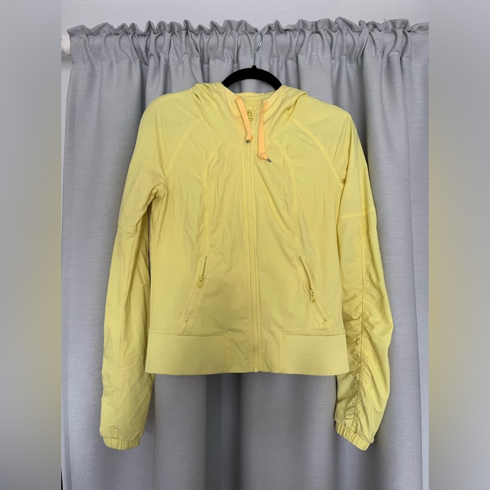 LULULEMON YELLOW RUNNING JACKET